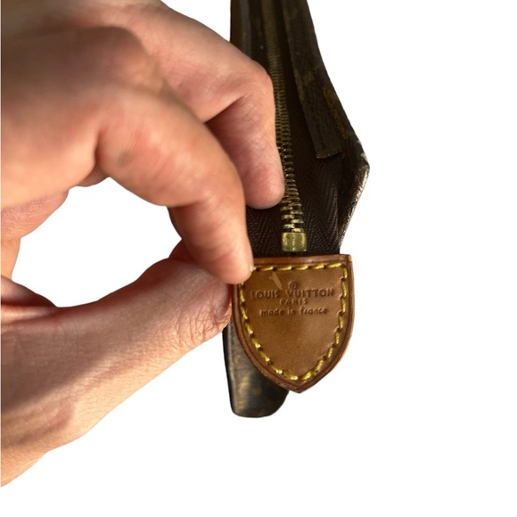 LOUIS VUITTON Monogram Toiletry/Cosmetic Pouch - Picture 5 of 14